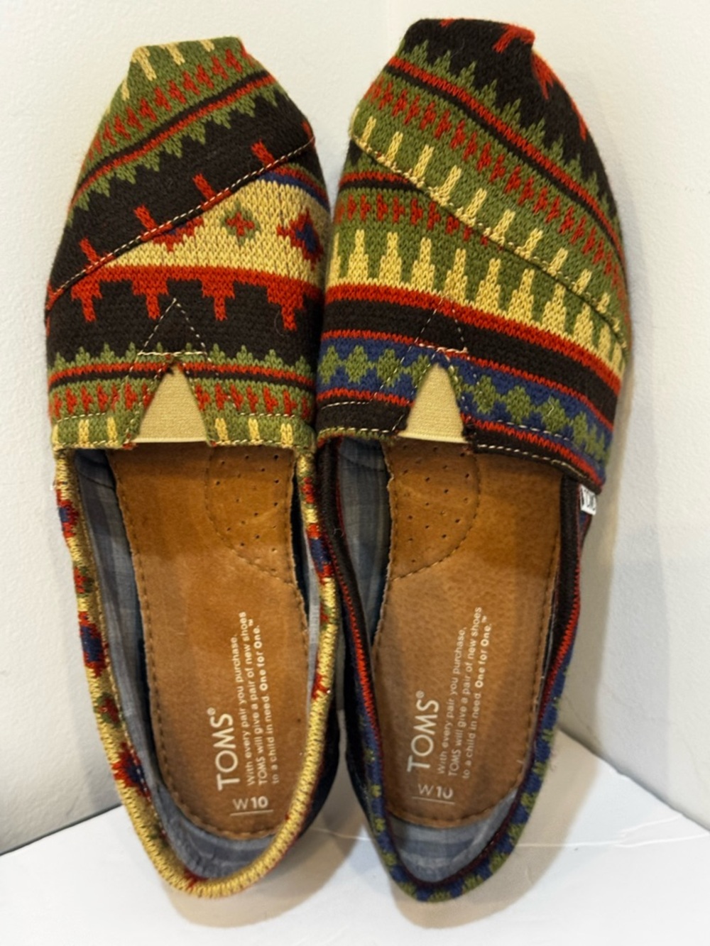TOMS Kilim Aztec Multicolor Slip-On Flats with Tribal Pattern size 10 - Picture 2 of 8